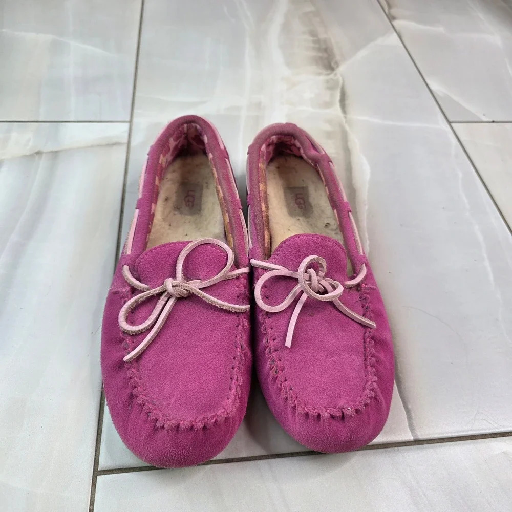 UGG Australia Dakota Magenta Pink Suede Moccasin Slippers 1005595K Kid Size 4 S1